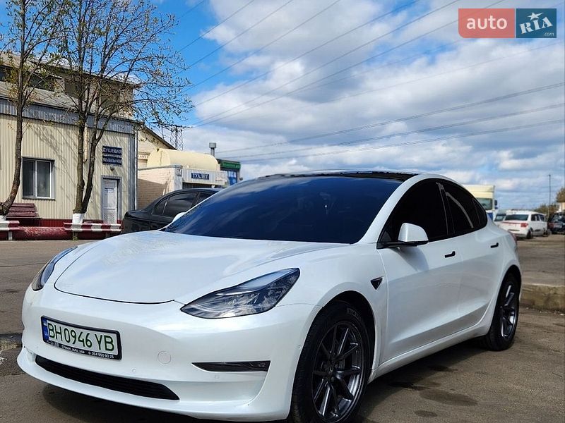 Седан Tesla Model 3 2021 в Одесі