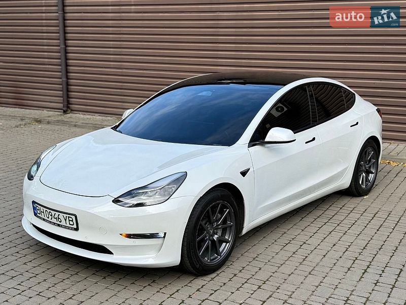 Седан Tesla Model 3 2021 в Одесі