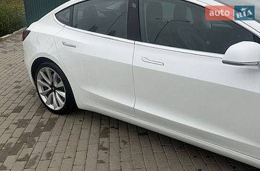 Седан Tesla Model 3 2018 в Львове