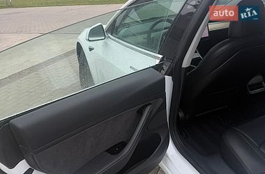 Седан Tesla Model 3 2018 в Львове