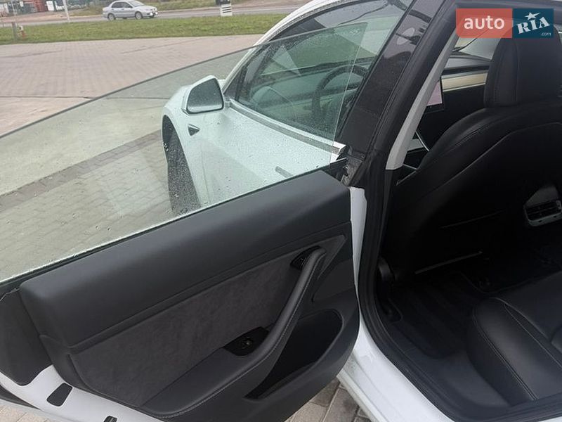 Седан Tesla Model 3 2018 в Львове