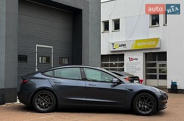 Седан Tesla Model 3 2021 в Києві