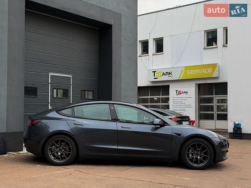 Седан Tesla Model 3 2021 в Києві