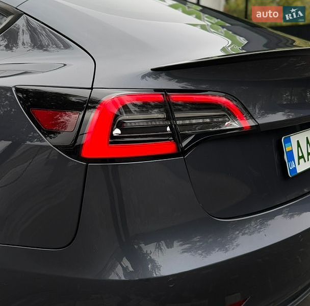 Седан Tesla Model 3 2021 в Запоріжжі