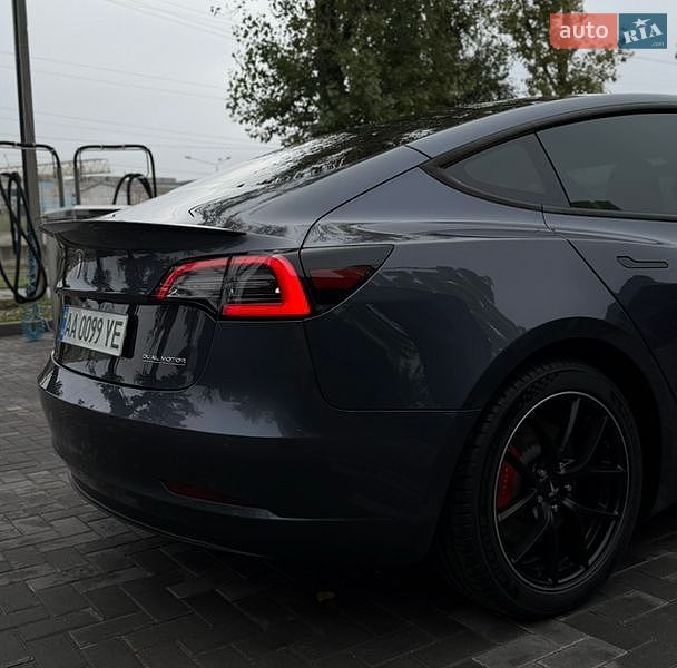 Седан Tesla Model 3 2021 в Запоріжжі