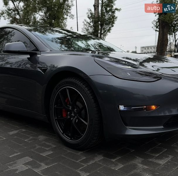 Седан Tesla Model 3 2021 в Запоріжжі