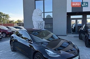 Седан Tesla Model 3 2019 в Львові