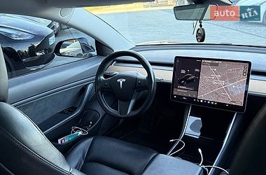 Седан Tesla Model 3 2019 в Львові