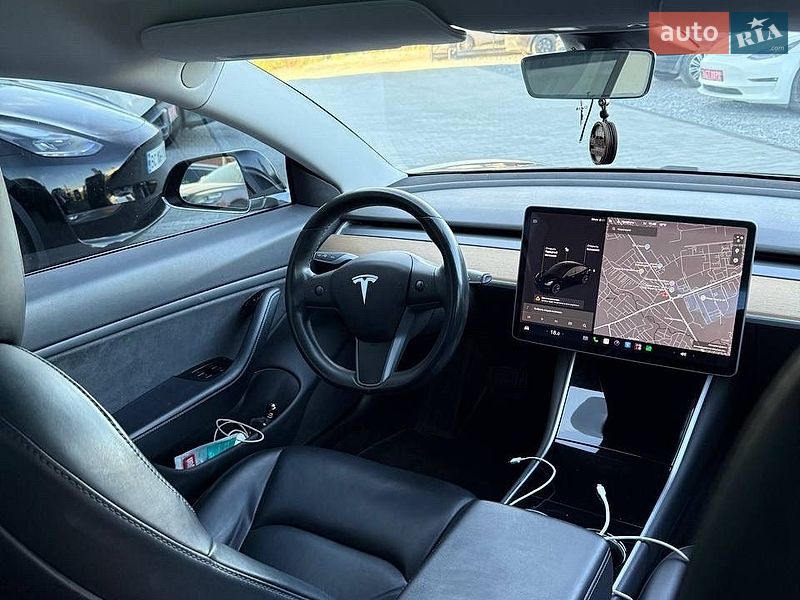 Седан Tesla Model 3 2019 в Львові