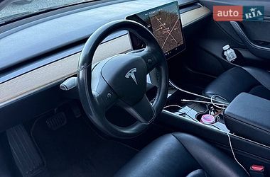 Седан Tesla Model 3 2019 в Львові