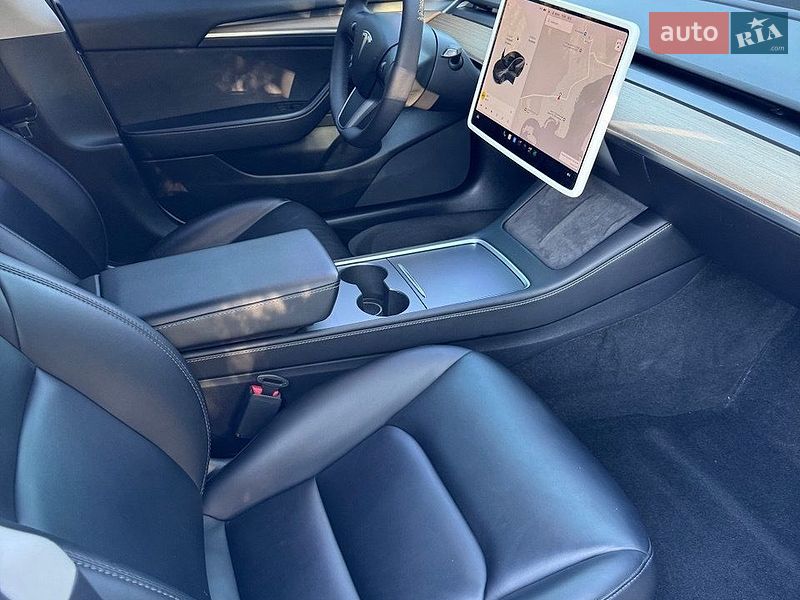 Седан Tesla Model 3 2021 в Днепре