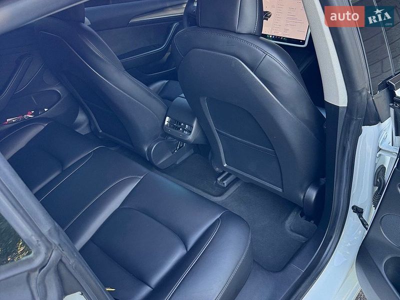 Седан Tesla Model 3 2021 в Днепре
