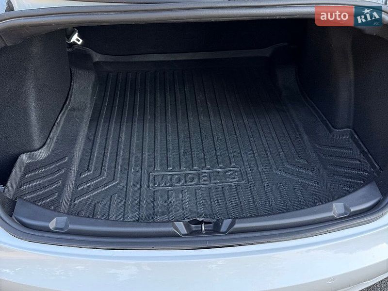 Седан Tesla Model 3 2021 в Днепре