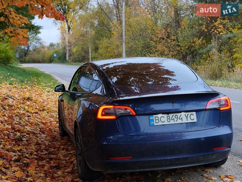 Седан Tesla Model 3 2021 в Львове