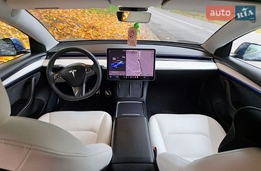 Седан Tesla Model 3 2021 в Львове