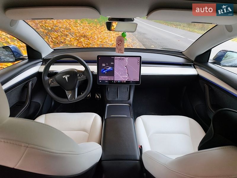 Седан Tesla Model 3 2021 в Львове
