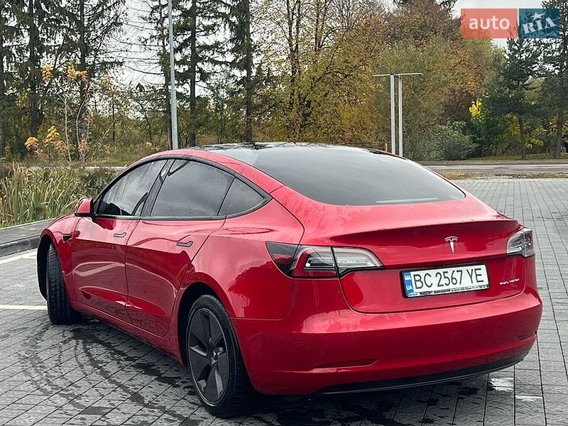 Седан Tesla Model 3 2022 в Самборе