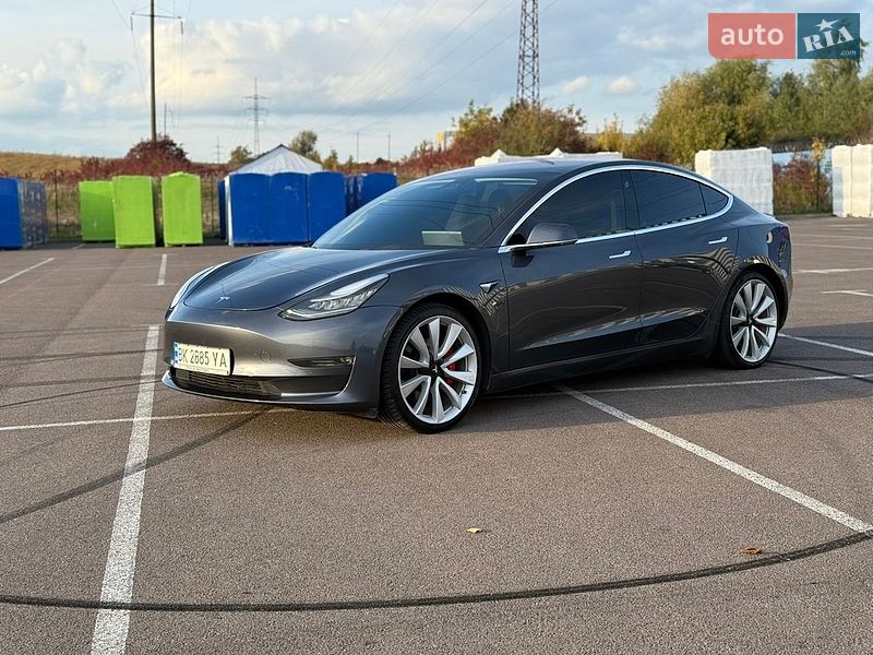 Седан Tesla Model 3 2018 в Ровно