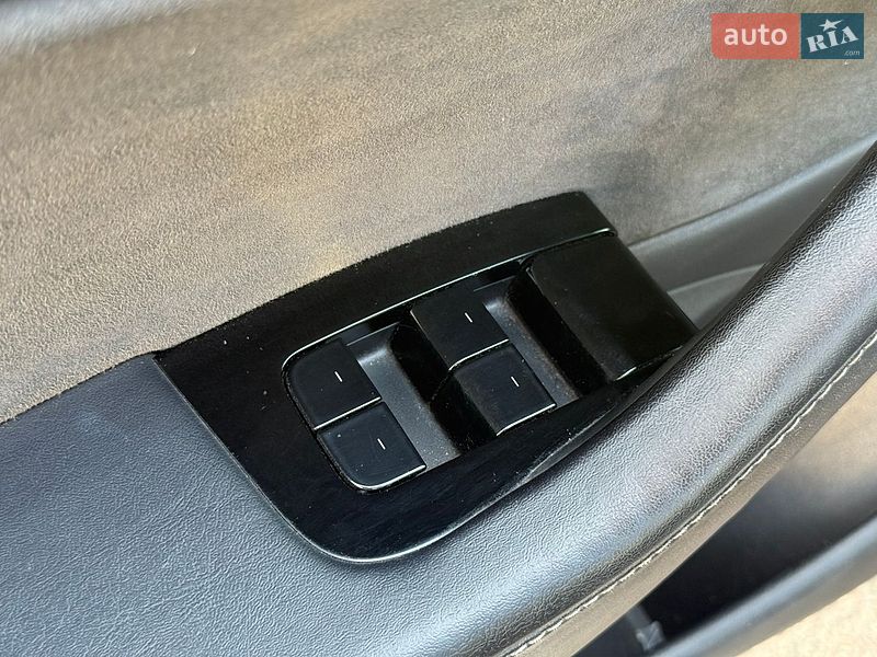 Седан Tesla Model 3 2018 в Ровно