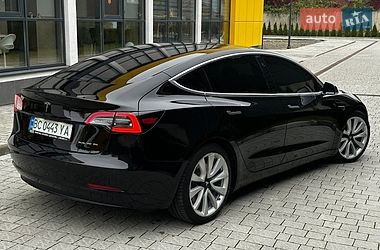 Седан Tesla Model 3 2018 в Львове
