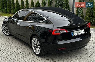 Седан Tesla Model 3 2018 в Львове