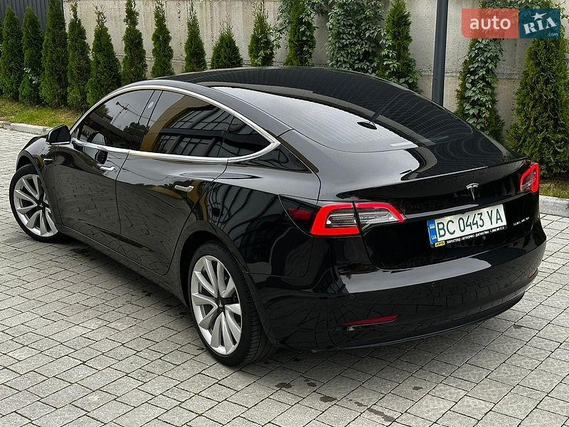 Седан Tesla Model 3 2018 в Львове