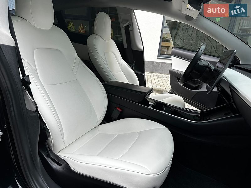 Седан Tesla Model 3 2018 в Львове