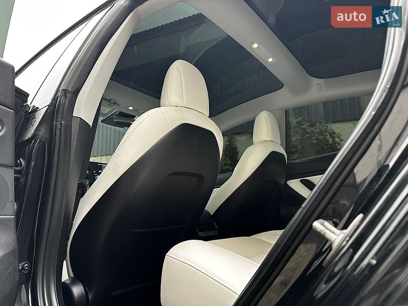 Седан Tesla Model 3 2018 в Львове