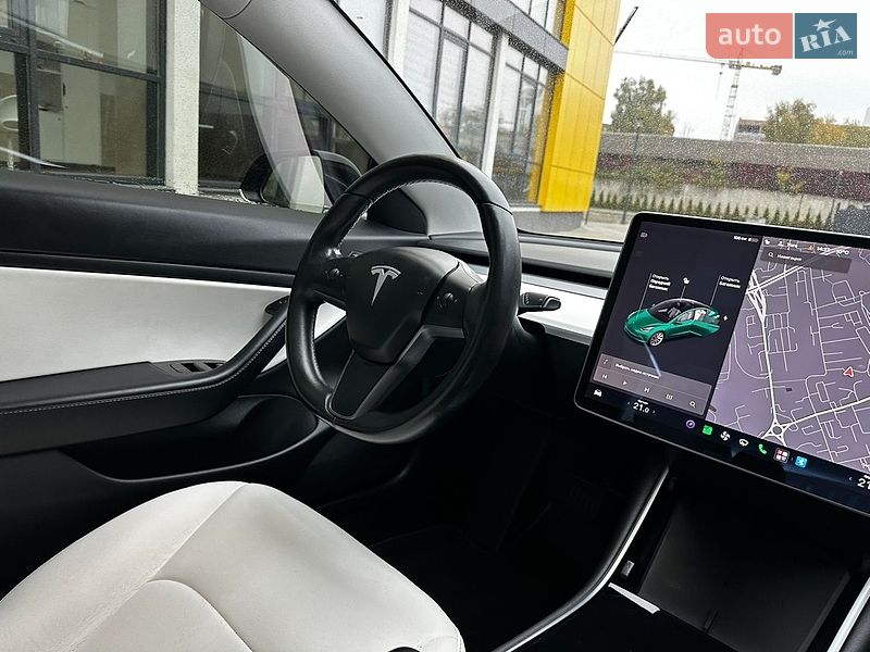 Седан Tesla Model 3 2018 в Львове