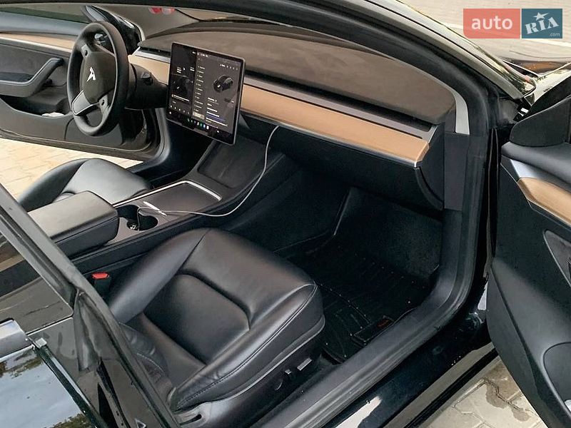 Седан Tesla Model 3 2021 в Одессе
