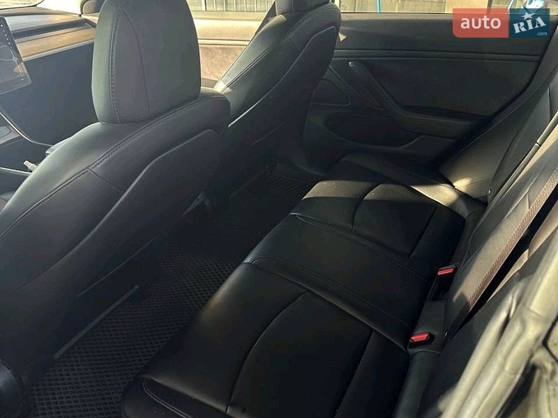 Седан Tesla Model 3 2018 в Львові