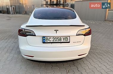 Седан Tesla Model 3 2018 в Львові