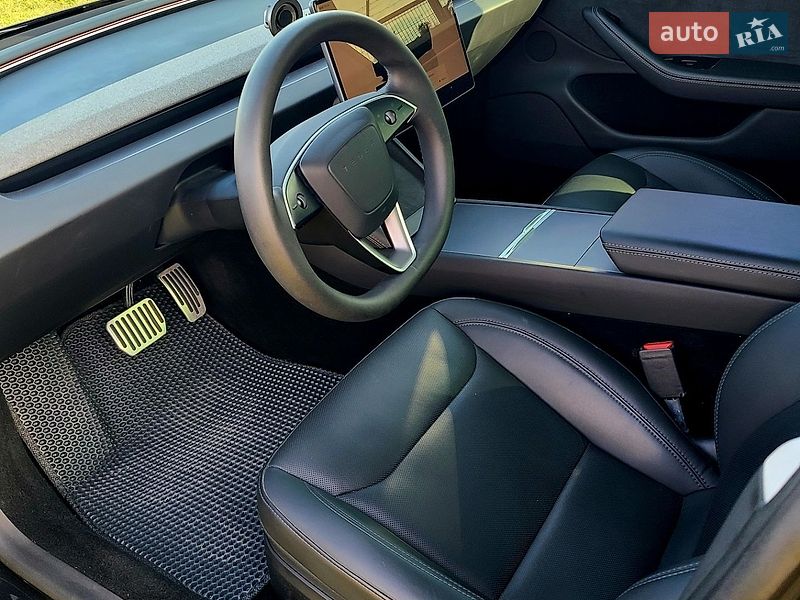 Седан Tesla Model 3 2024 в Києві