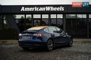 Седан Tesla Model 3 2018 в Черновцах