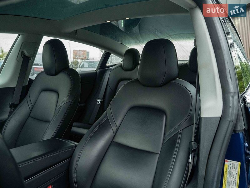 Седан Tesla Model 3 2018 в Черновцах