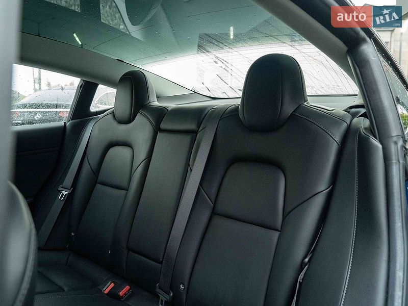 Седан Tesla Model 3 2018 в Черновцах