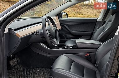 Седан Tesla Model 3 2018 в Львове