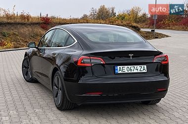 Седан Tesla Model 3 2018 в Львове