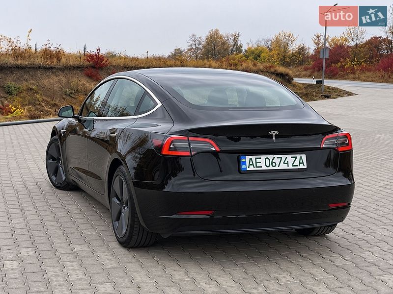 Седан Tesla Model 3 2018 в Львове