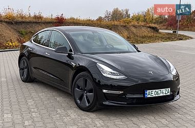 Седан Tesla Model 3 2018 в Львові