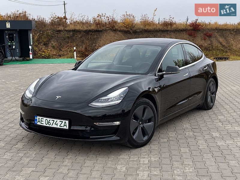 Седан Tesla Model 3 2018 в Львове
