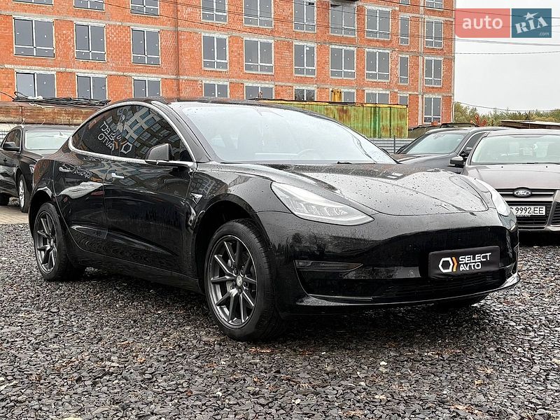 Седан Tesla Model 3 2019 в Мостиській