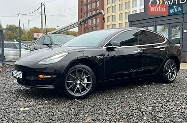 tesla model-3 2019 в Мостиска от профессионального продавца Andriy Vlodymyrovych Kozovyi