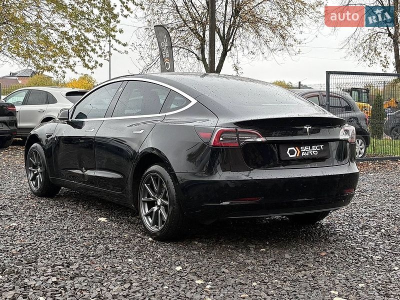 Седан Tesla Model 3 2019 в Мостиській