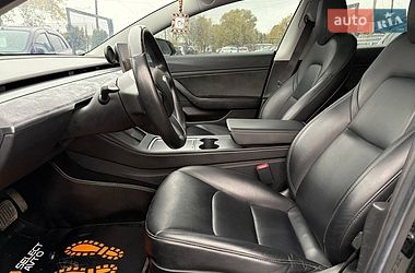 Седан Tesla Model 3 2019 в Мостиській