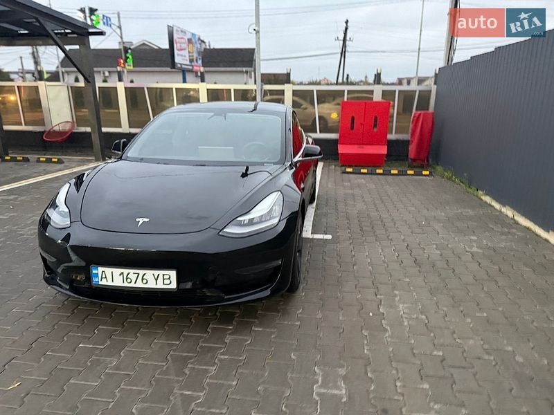 Седан Tesla Model 3 2020 в Києві