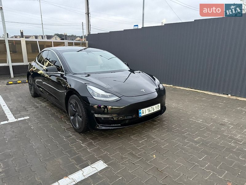 Седан Tesla Model 3 2020 в Києві