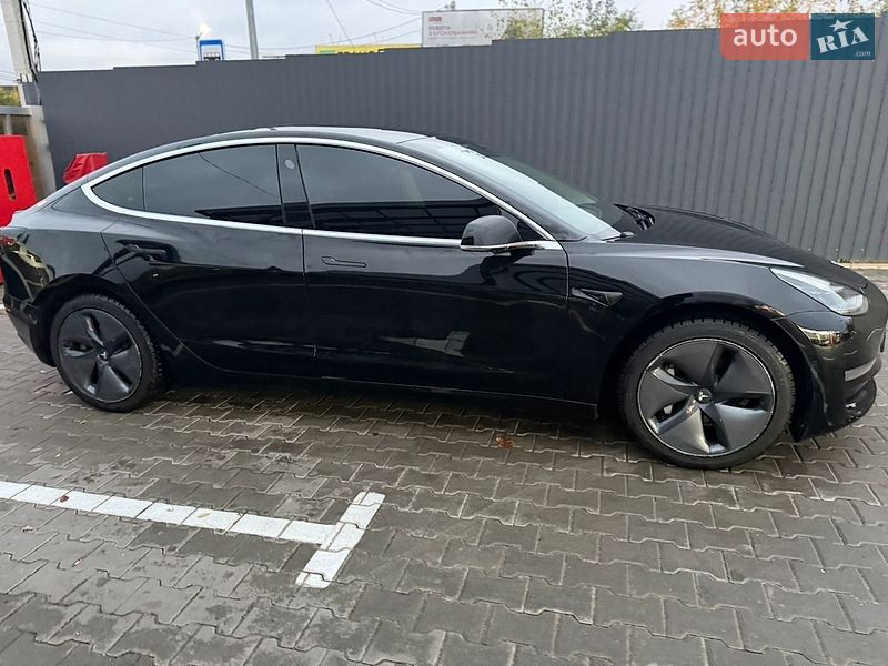 Седан Tesla Model 3 2020 в Києві