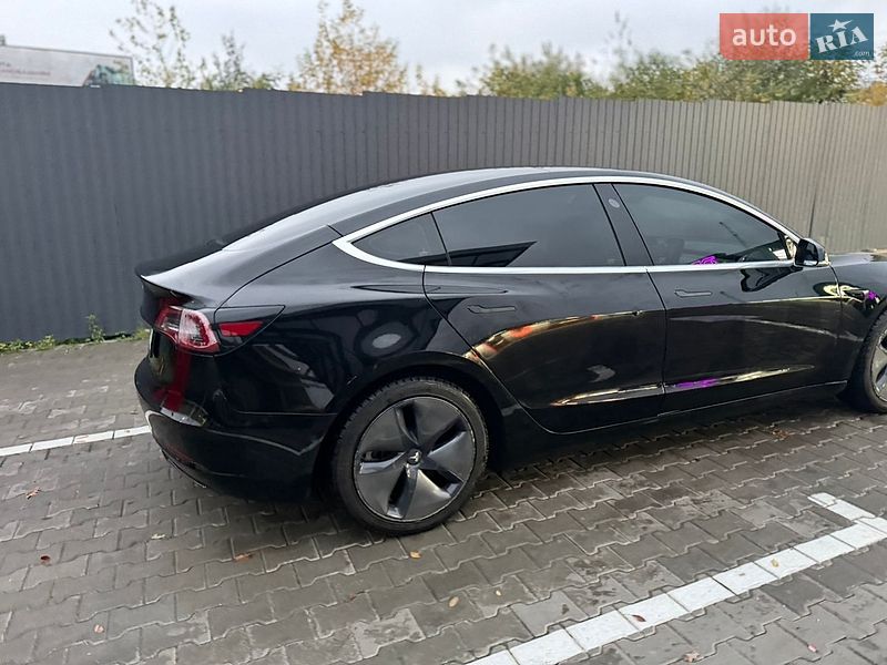 Седан Tesla Model 3 2020 в Києві