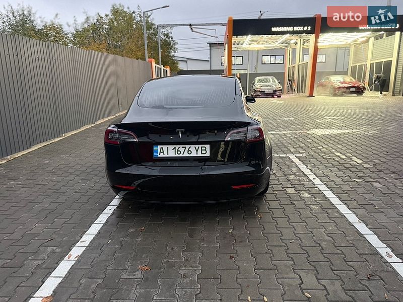 Седан Tesla Model 3 2020 в Києві